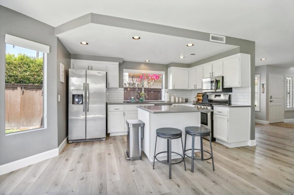 2014 Redwood Crst, Vista CA  92081-7337 exterior