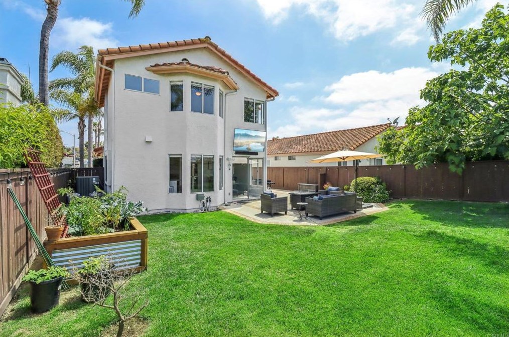 2014 Redwood Crst, Vista CA  92081-7337 exterior