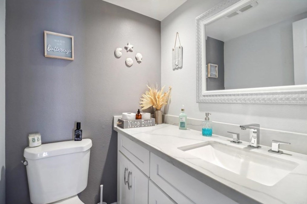 2014 Redwood Crst, Vista CA  92081-7337 exterior