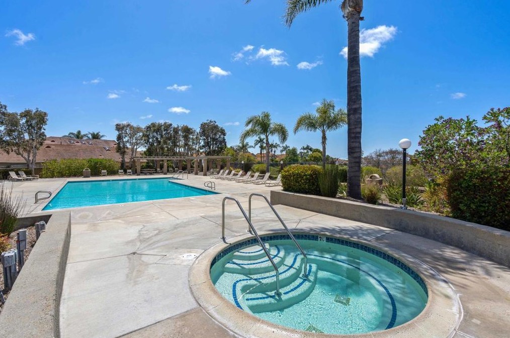 2014 Redwood Crst, Vista CA  92081-7337 exterior