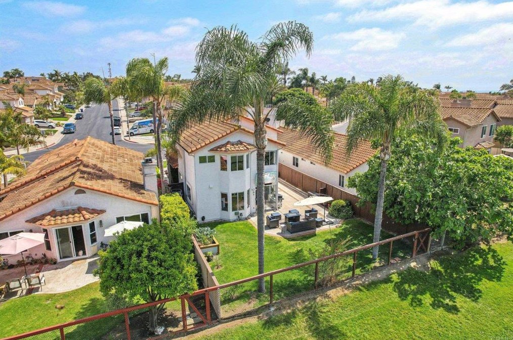 2014 Redwood Crst, Vista CA  92081-7337 exterior