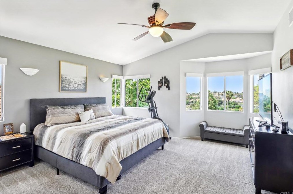 2014 Redwood Crst, Vista CA  92081-7337 exterior