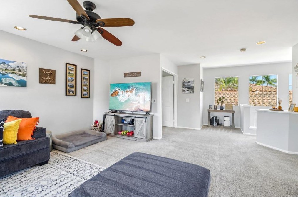 2014 Redwood Crst, Vista CA  92081-7337 exterior