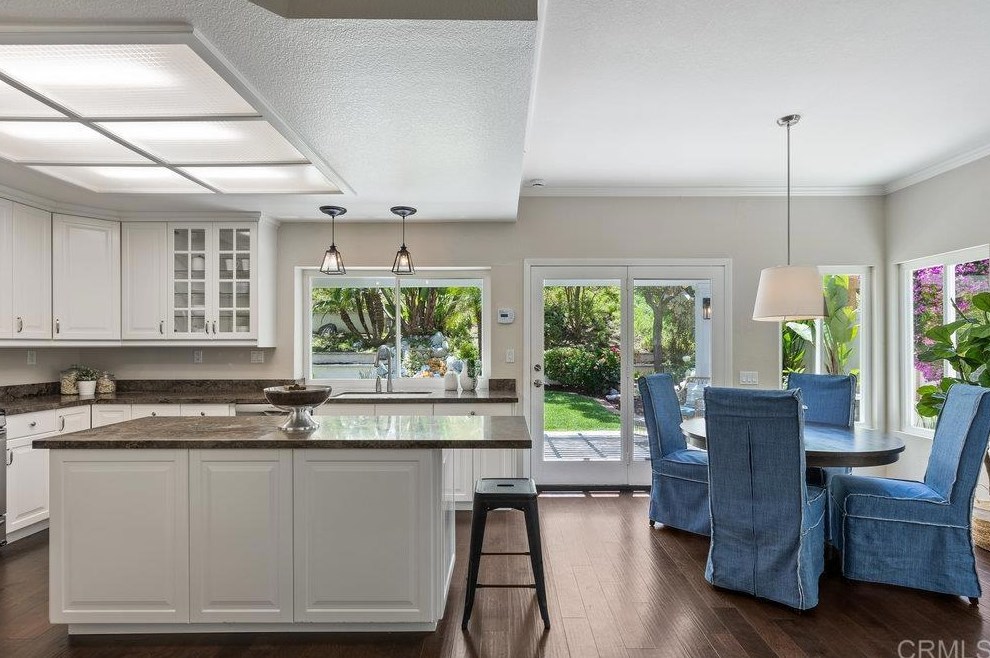 1963 White Birch Dr, Vista CA 92081-7317 exterior