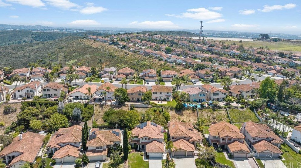 1963 White Birch Dr, Vista CA 92081-7317 exterior