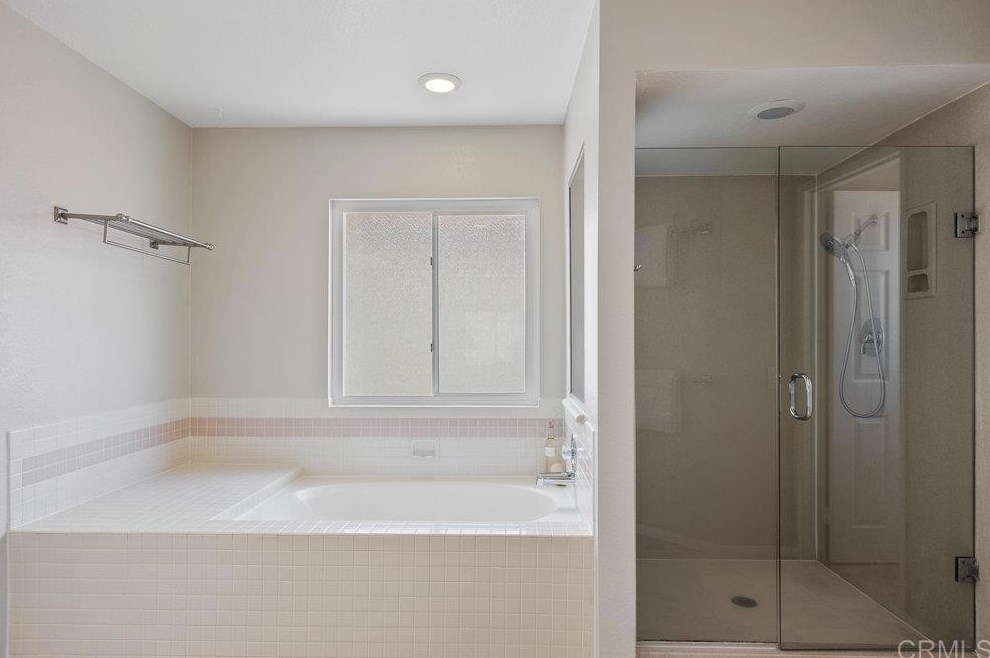 1963 White Birch Dr, Vista CA 92081-7317 exterior