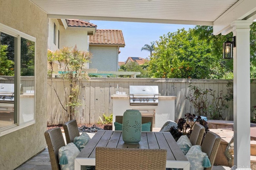 1963 White Birch Dr, Vista CA 92081-7317 exterior