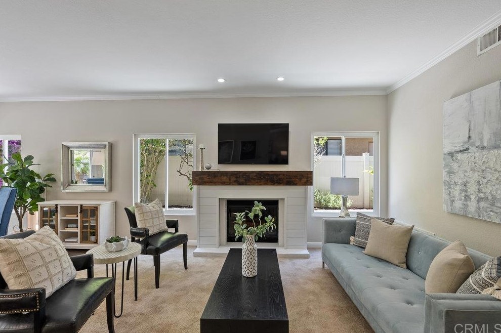 1963 White Birch Dr, Vista CA 92081-7317 exterior