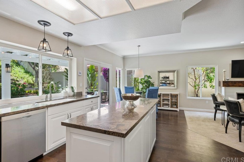 1963 White Birch Dr, Vista CA 92081-7317 exterior