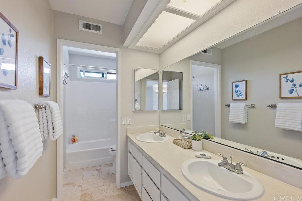 1963 White Birch Dr, Vista CA 92081-7317 exterior