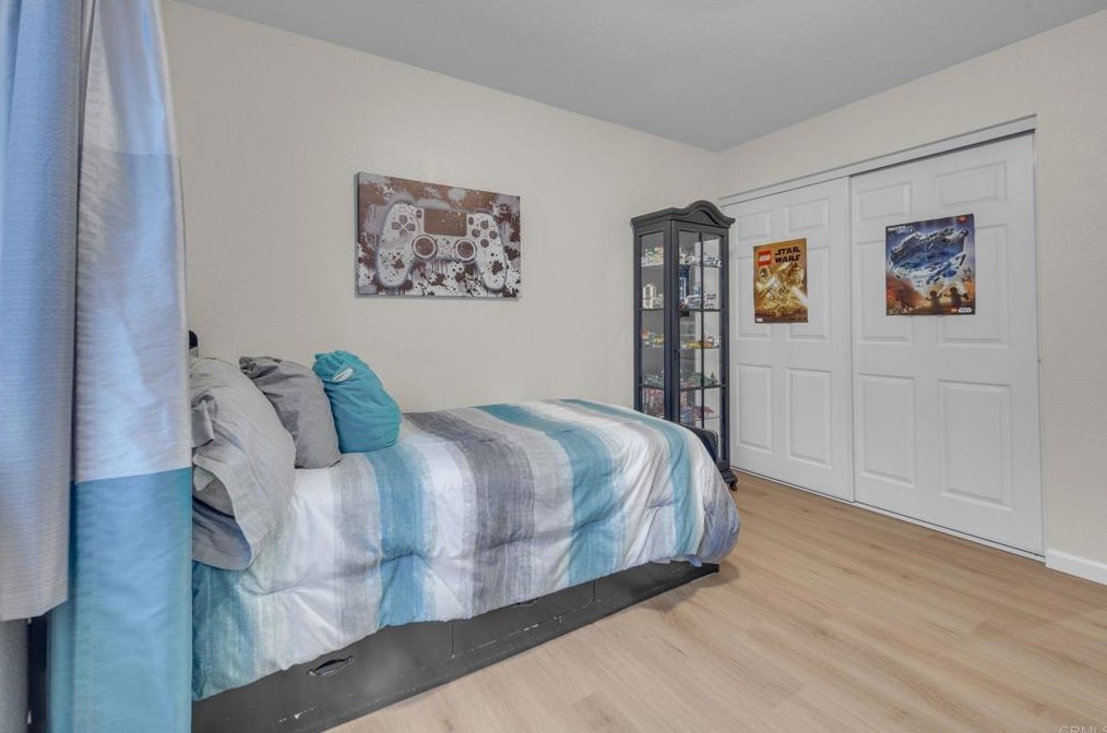 377 Apollo Dr, Vista CA  92084-4325 exterior