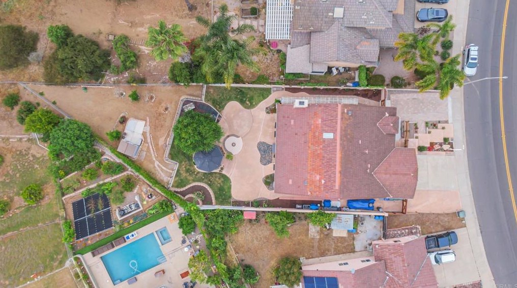 377 Apollo Dr, Vista CA  92084-3739 exterior