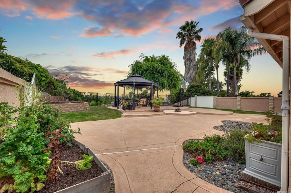 377 Apollo Dr, Vista CA  92084-4325 exterior