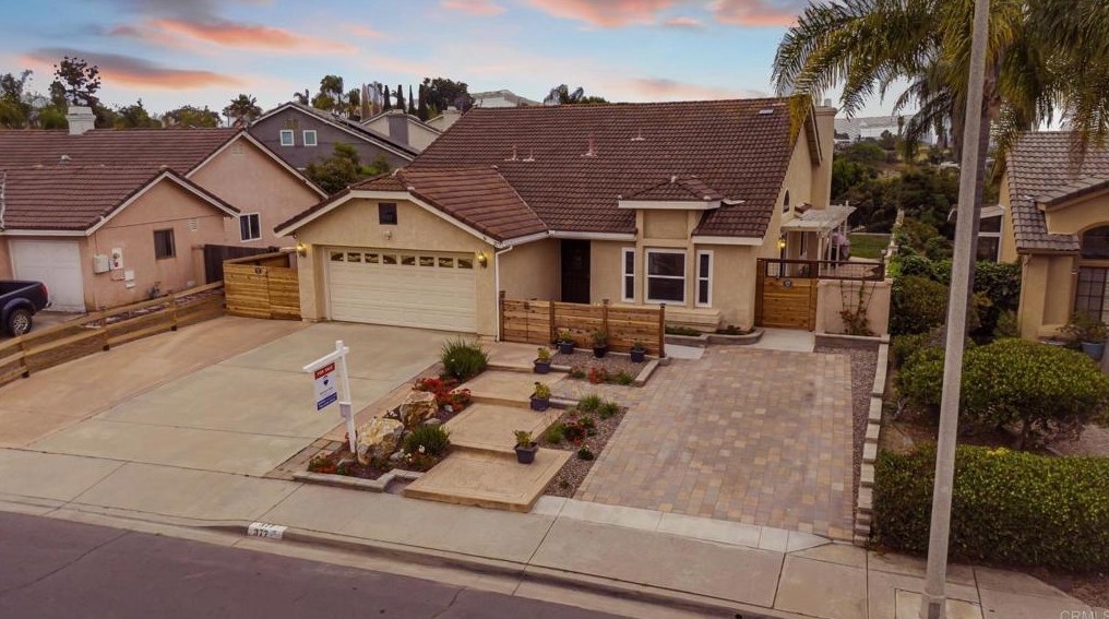 377 Apollo Dr, Vista CA  92084-4325 exterior