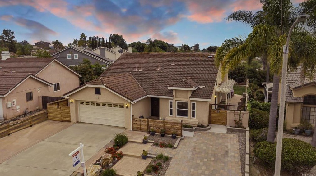 377 Apollo Dr, Vista CA  92084-4325 exterior