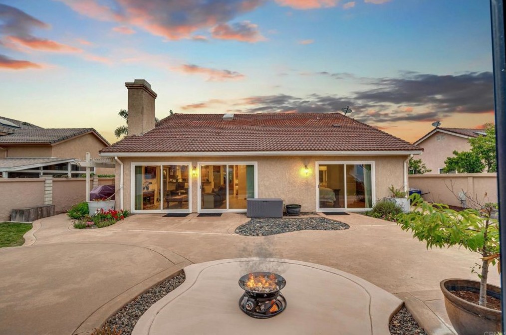 377 Apollo Dr, Vista CA  92084-4325 exterior