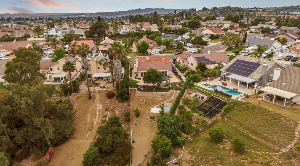 377 Apollo Dr, Vista CA  92084-4325 exterior