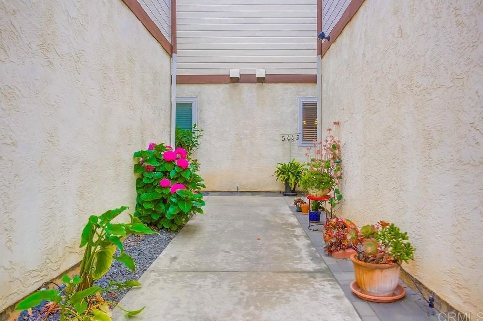 5663 Tumbleweed Way, Oceanside CA  92057-4833 exterior