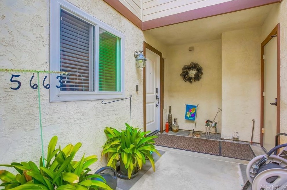 5663 Tumbleweed Way, Oceanside CA  92057-4833 exterior