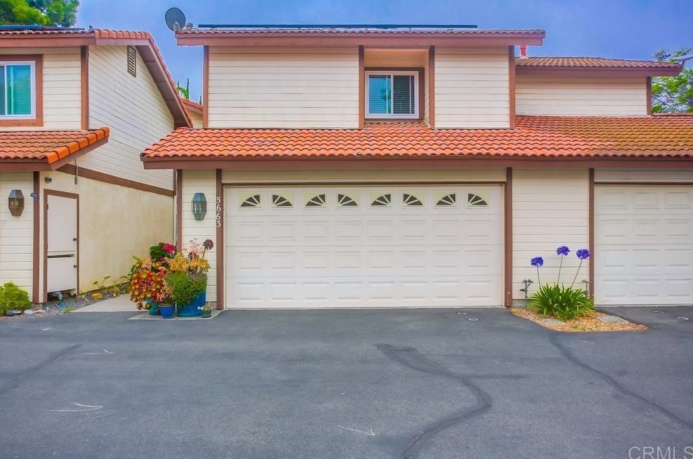 5663 Tumbleweed Way, Oceanside CA  92057-4833 exterior
