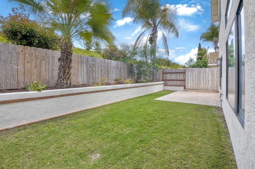 647 Paseo Rio, Vista CA  92081-6323 exterior