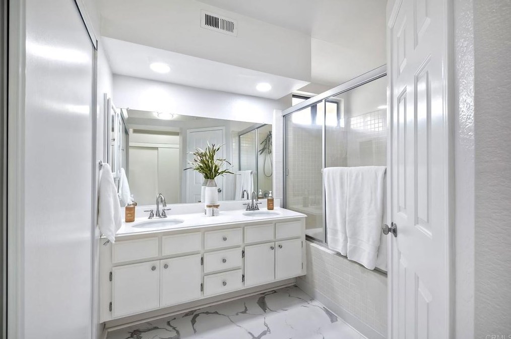 647 Paseo Rio, Vista CA  92081-6323 exterior