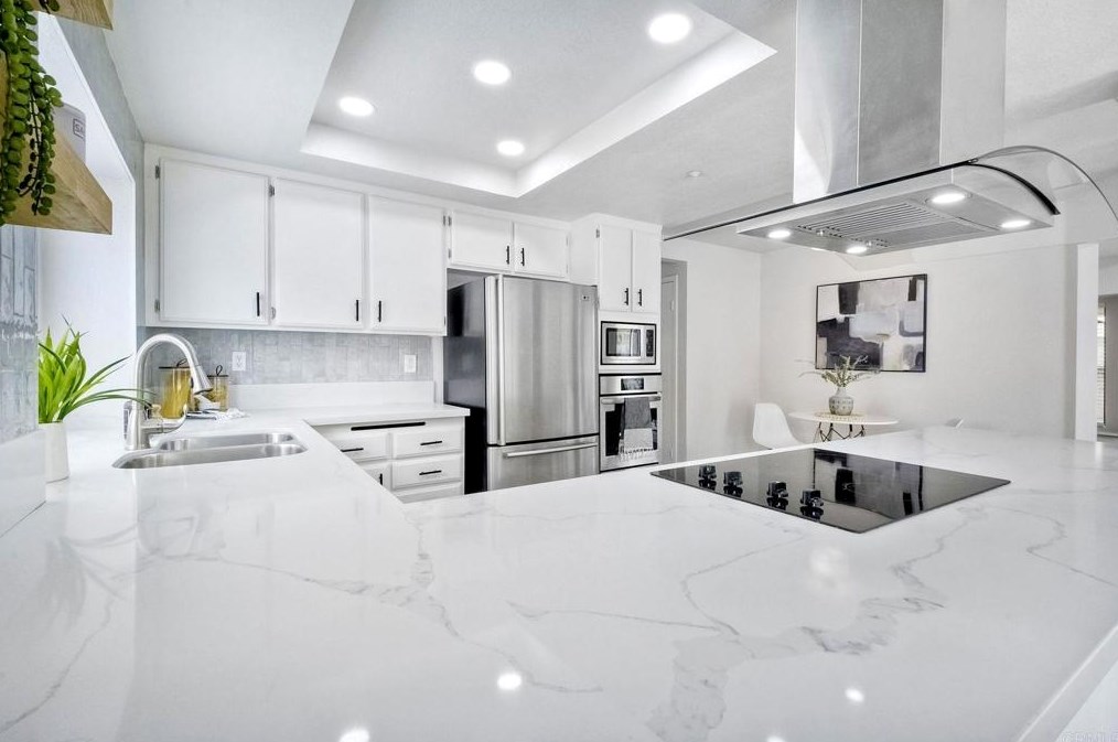 647 Paseo Rio, Vista CA  92081-6323 exterior