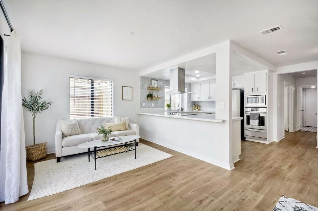 647 Paseo Rio, Vista CA  92081-6323 exterior