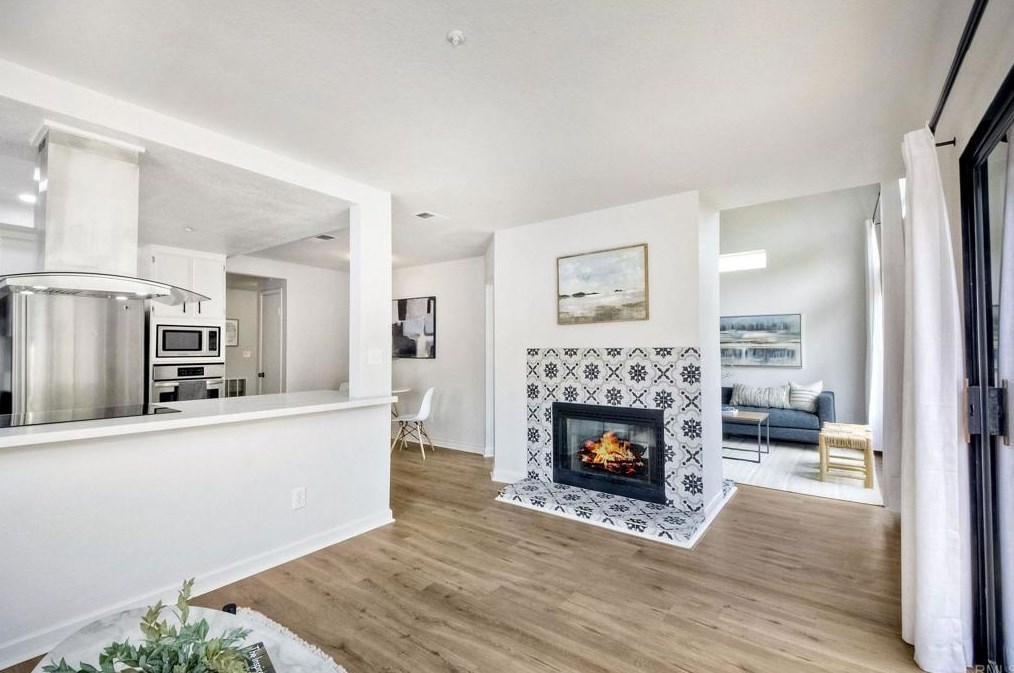 647 Paseo Rio, Vista CA  92081-6323 exterior