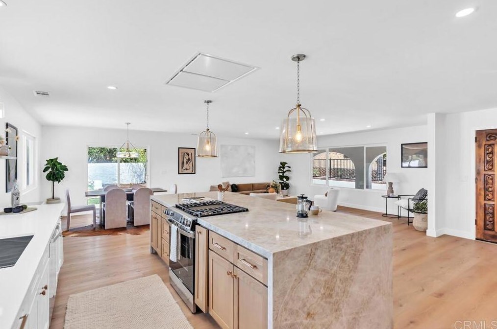2748 Ramona Dr, Vista CA  92084-1635 exterior