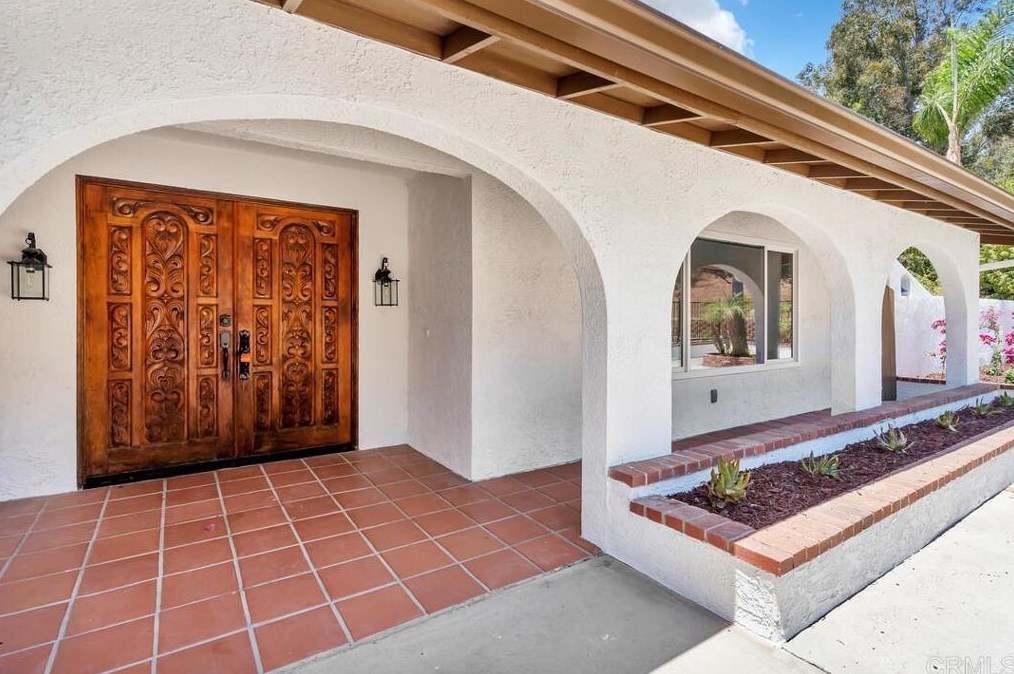 2748 Ramona Dr, Vista CA  92084-1635 exterior