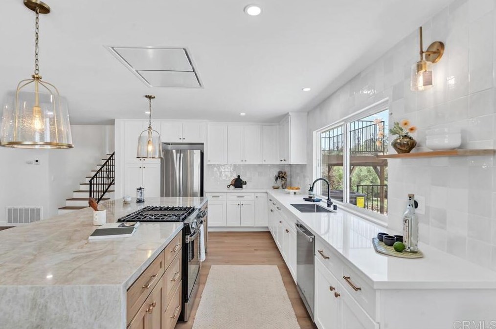 2748 Ramona Dr, Vista CA  92084-1635 exterior