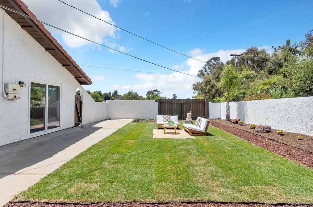 2748 Ramona Dr, Vista CA  92084-1635 exterior