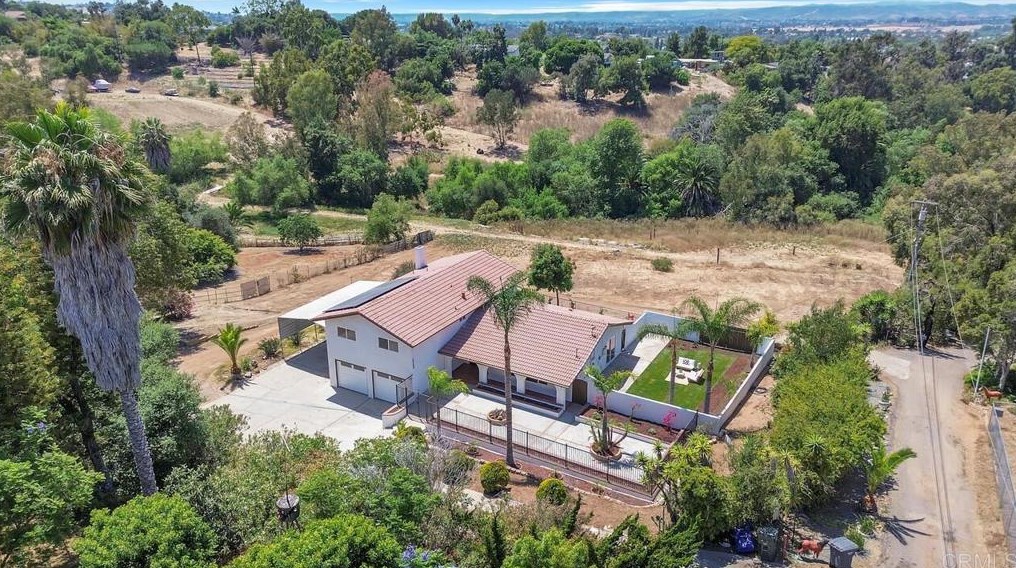 2748 Ramona Dr, Vista CA  92084-1635 exterior