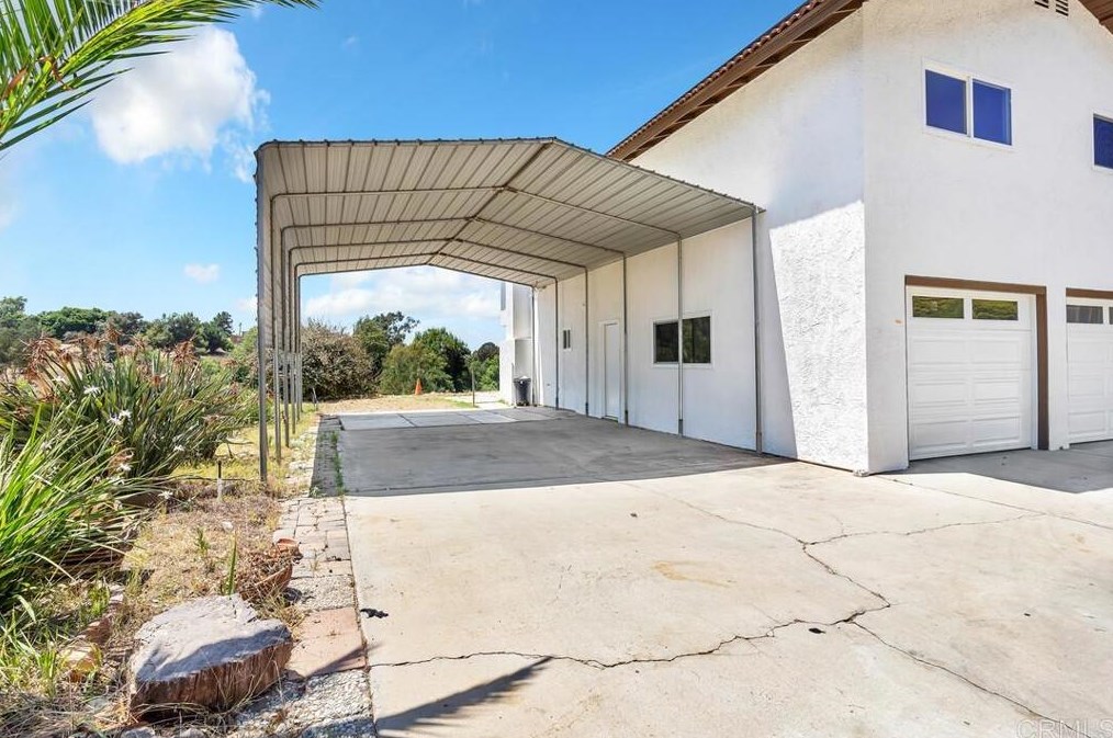 2748 Ramona Dr, Vista CA  92084-1635 exterior