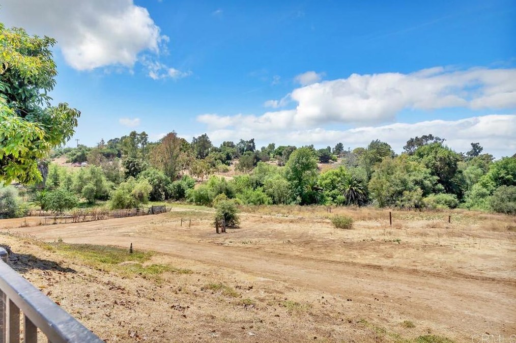 2748 Ramona Dr, Vista CA  92084-1635 exterior