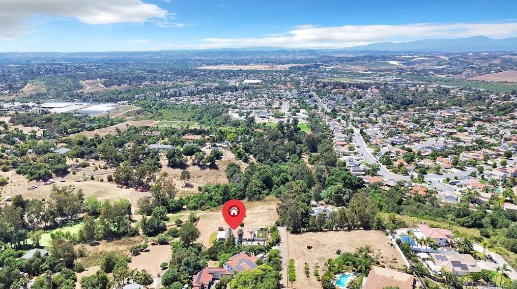 2748 Ramona Dr, Vista CA  92084-1635 exterior