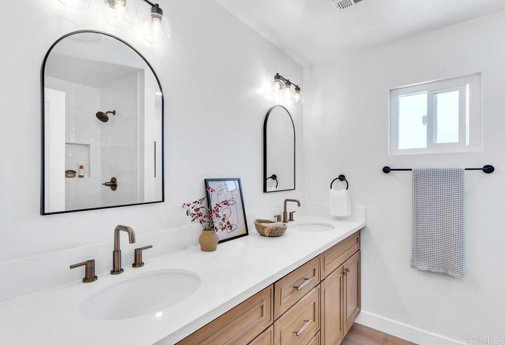 2748 Ramona Dr, Vista CA  92084-1635 exterior
