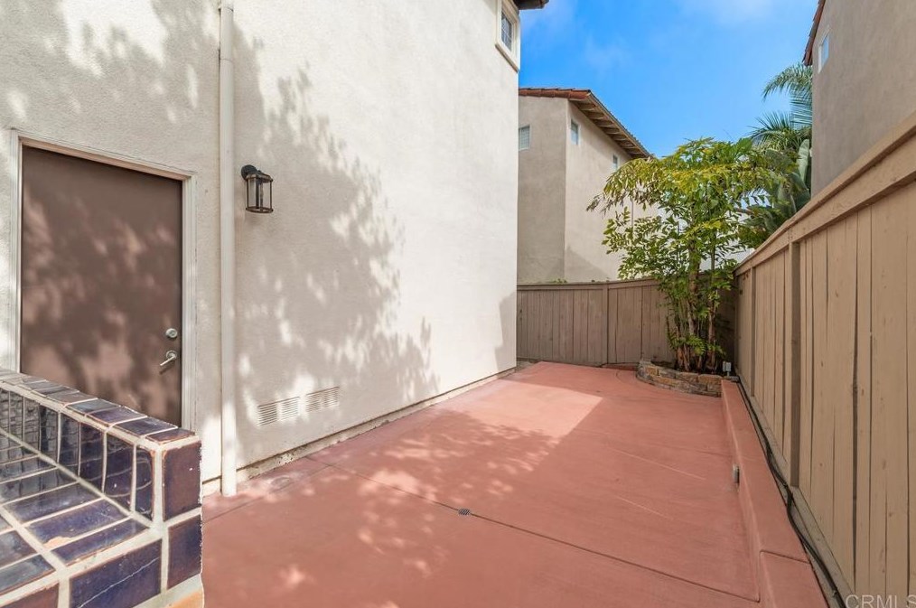 7263 Surfbird Cir, Carlsbad CA  92011-4022 exterior