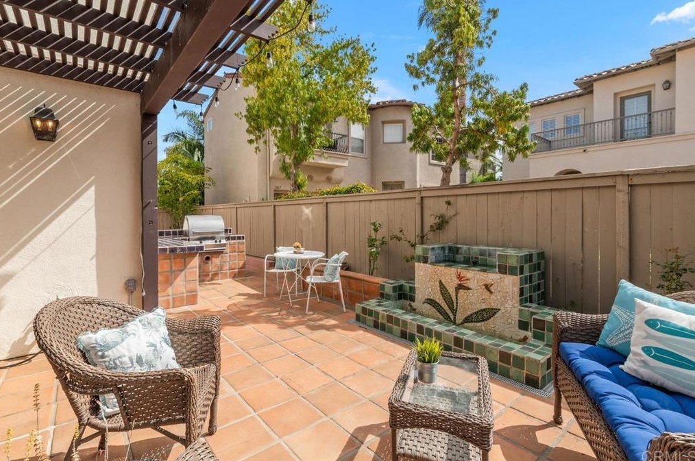 7263 Surfbird Cir, Carlsbad CA  92011-4022 exterior