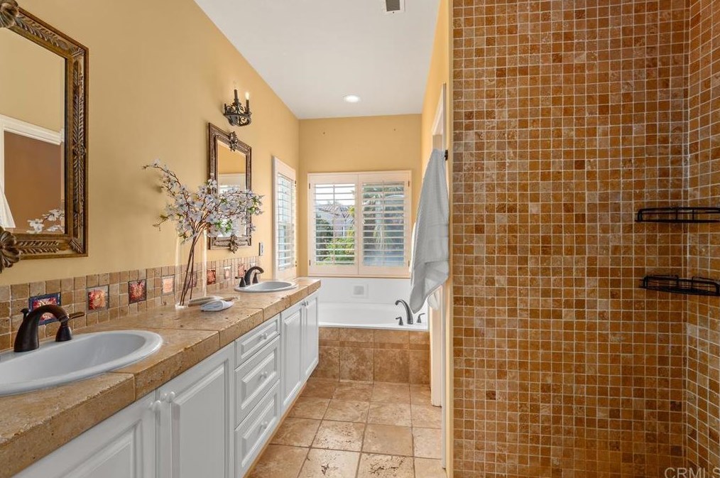 7263 Surfbird Cir, Carlsbad CA  92011-4022 exterior