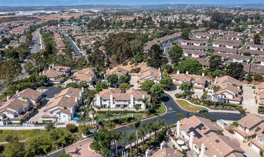 1286 El Mercado Way, Oceanside CA  92057-7811 exterior