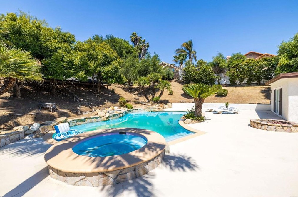 40420 Calle Medusa, Temecula CA 92591-6909 exterior