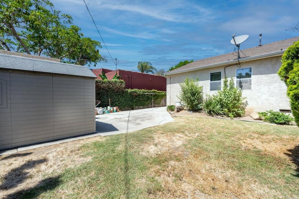 12520 Gilmore Ave, Los Angeles CA  90066-6427 exterior