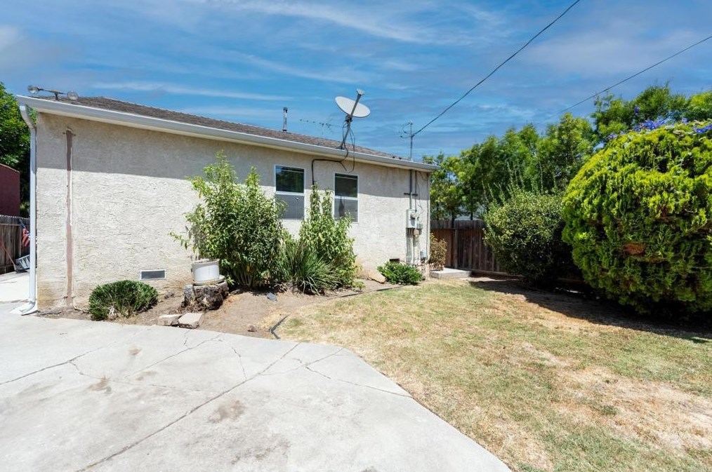 12520 Gilmore Ave, Los Angeles CA  90066-6427 exterior