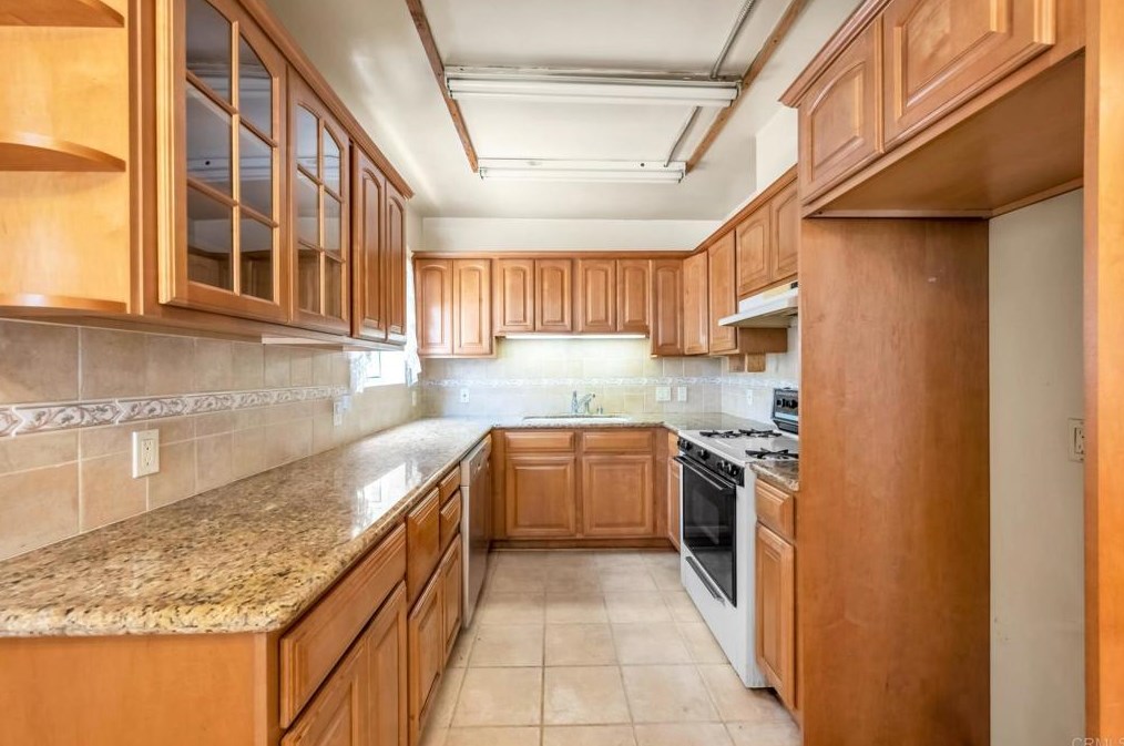 12520 Gilmore Ave, Los Angeles CA  90066-6427 exterior