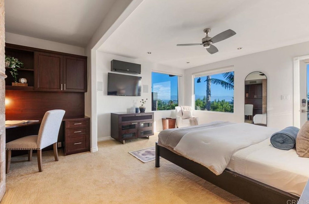 2061 California St, San Diego CA 92110-2124 exterior