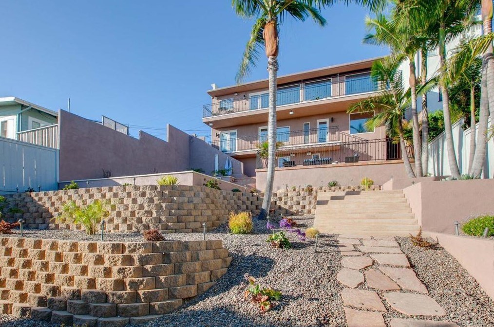 2061 California St, San Diego CA 92110-2124 exterior