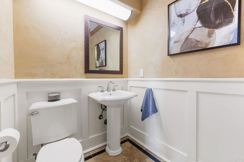 2061 California St, San Diego CA 92110-2124 exterior