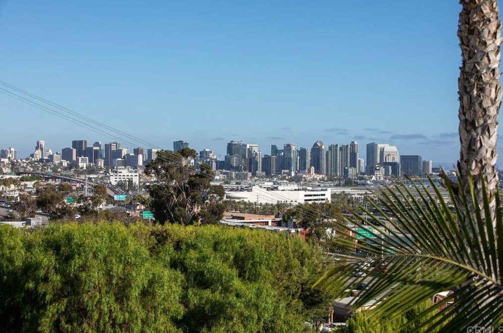 2061 California St, San Diego CA 92110-2124 exterior